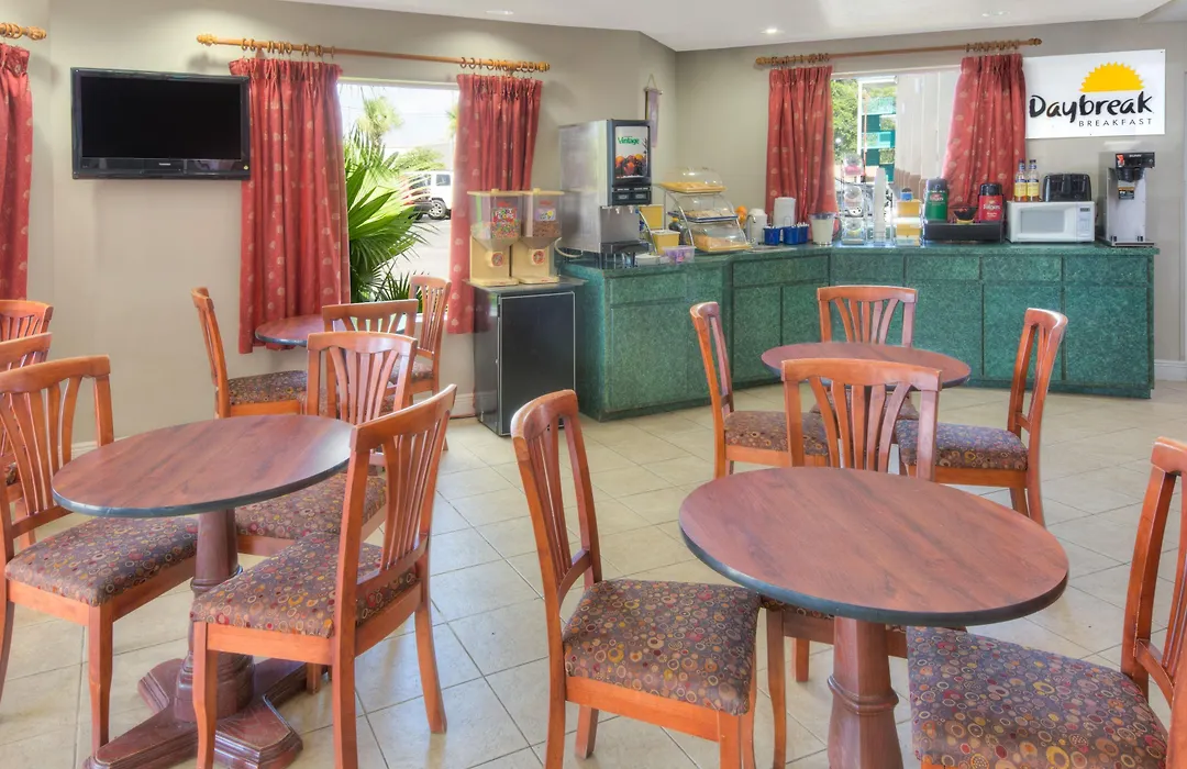 Days Inn By Wyndham Gulfport-1