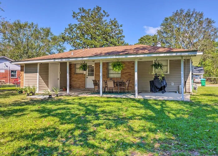 Charming Gulfport Escape: Half-Mile To Beach!